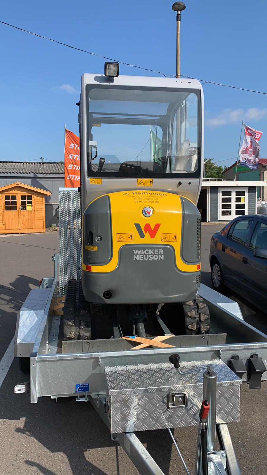 Einfacher Transport des Minibaggers Wacker/Neuson ET16 auf Ihren Anhänger.
