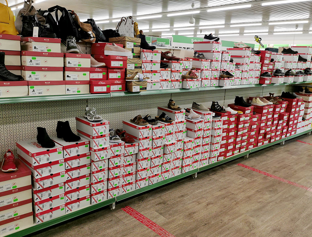 Freizeitschuhe für Damen und Herren sind ebenfalls in unserem Sortiment. Sparen Sie sich weite Wege, kommen Sie in Ihren Raiffeisenmarkt in Heldrungen.