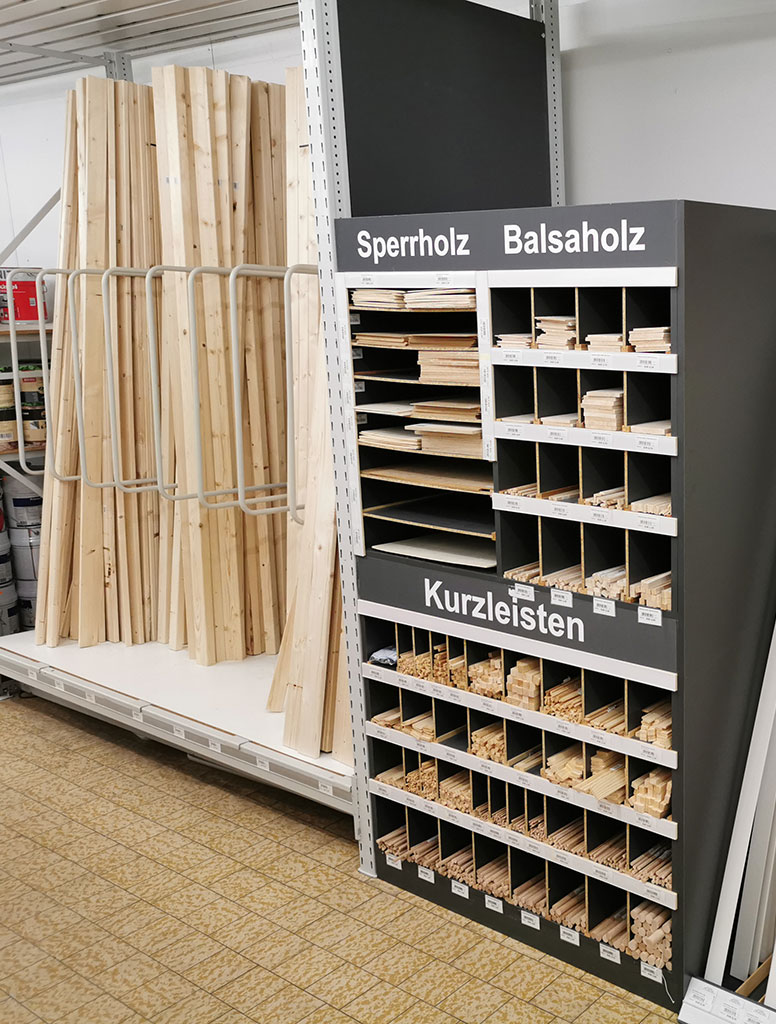 Sperrholz, Basaltholz, Kurzleisten und lange Leisten aus Holz.